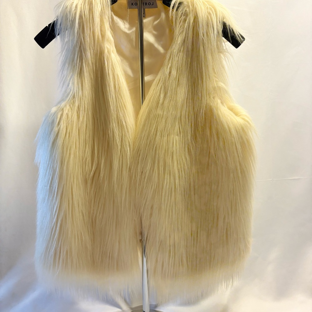 Kontrol Cream Faux Fur Vest, Small